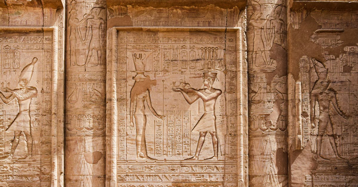 O que são hieróglifos e qual a sua importância histórica?