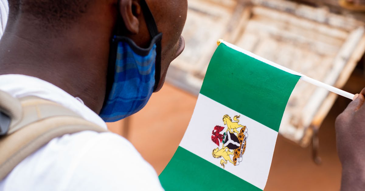 O que significa a expressão 'ter muitos pés na terra'?