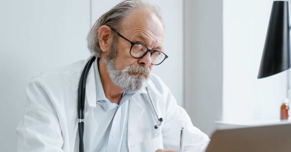 Por que a idade média da população está crescendo?