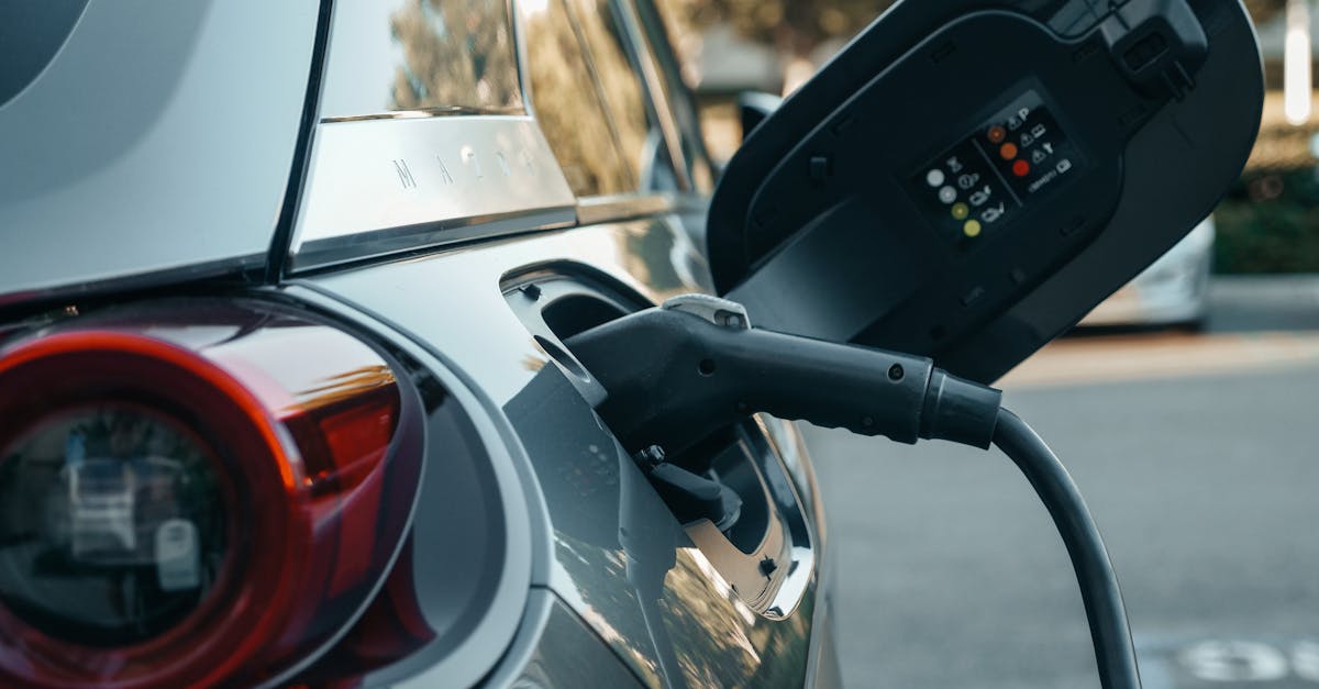 Quais são as vantagens e desvantagens dos carros elétricos?