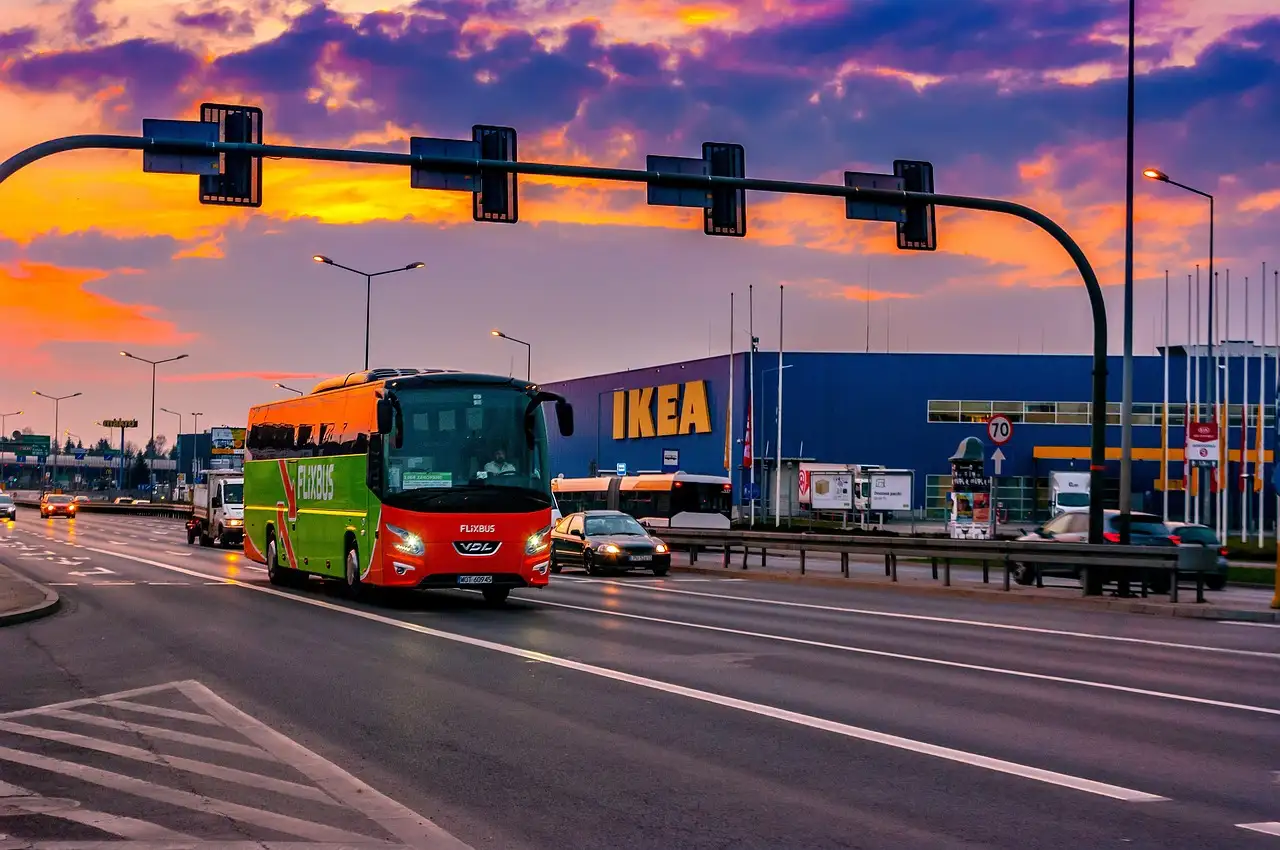 Qual é a história da marca sueca IKEA e seu sucesso?
