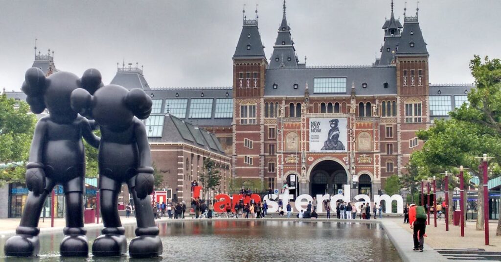 Quem foi o arquiteto do Rijksmuseum em Amsterdã?