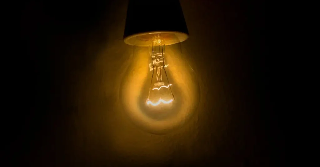 Quem inventou a lâmpada e qual sua importância histórica?