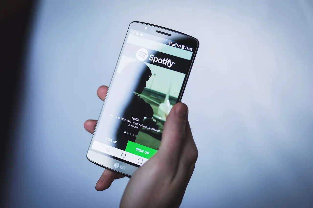 Como a IA do Spotify melhora suas recomendações musicais?