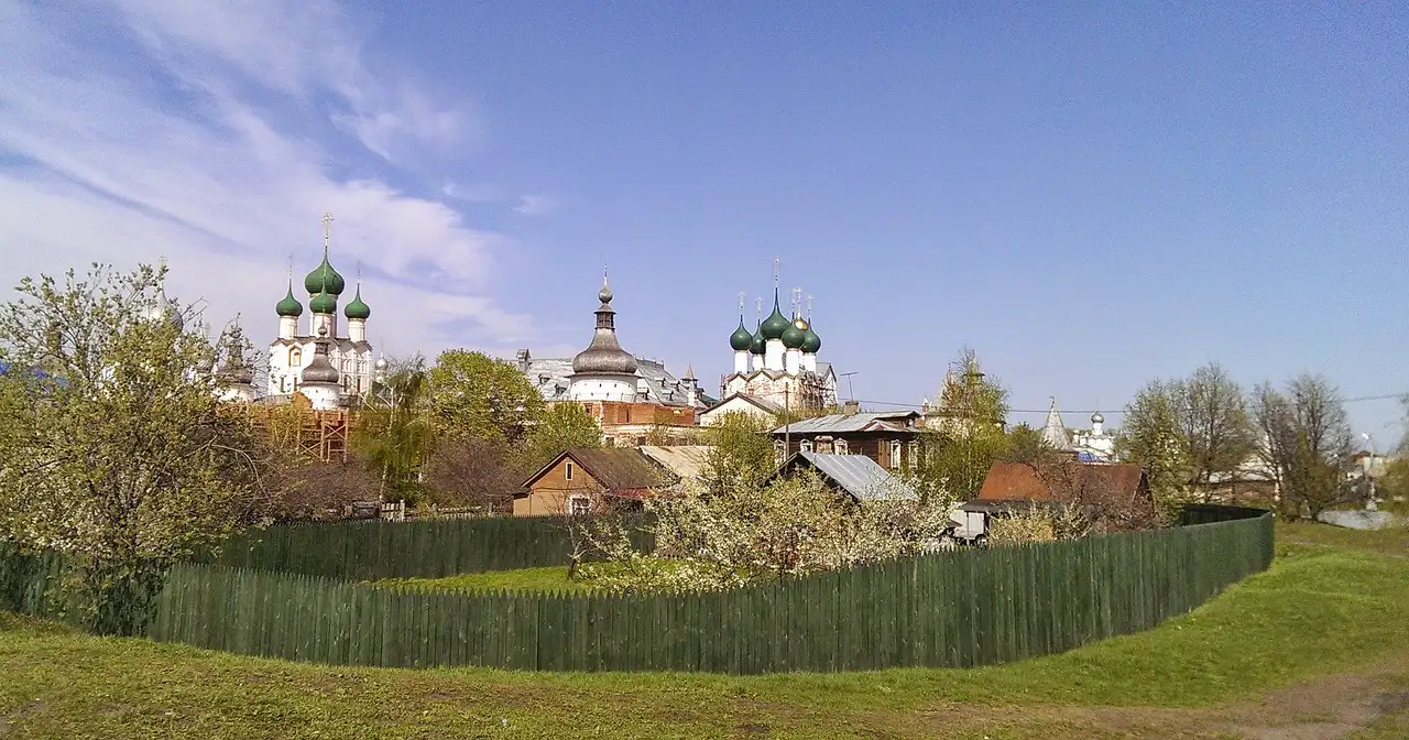 Como as religiões populares moldaram a Rus' de Kiev?