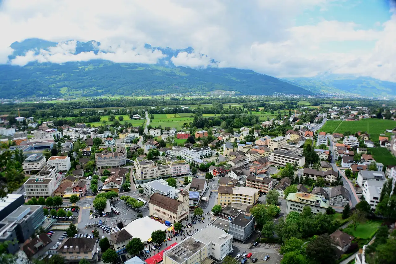 Qual é a capital de Liechtenstein e sua importância?
