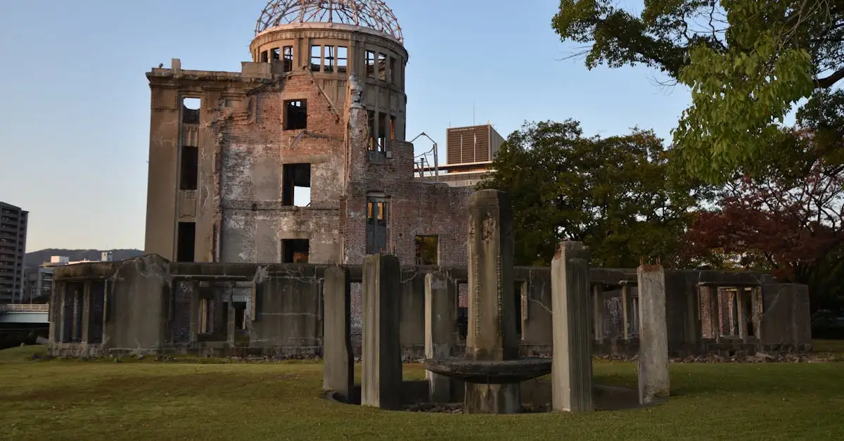 Qual foi a primeira cidade japonesa atingida por uma bomba?
