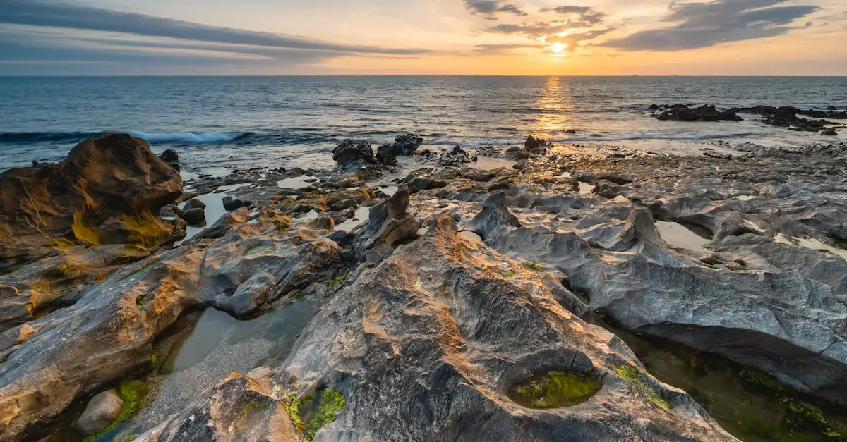 Quais são os melhores locais para ver o pôr do sol em Cable Beach?