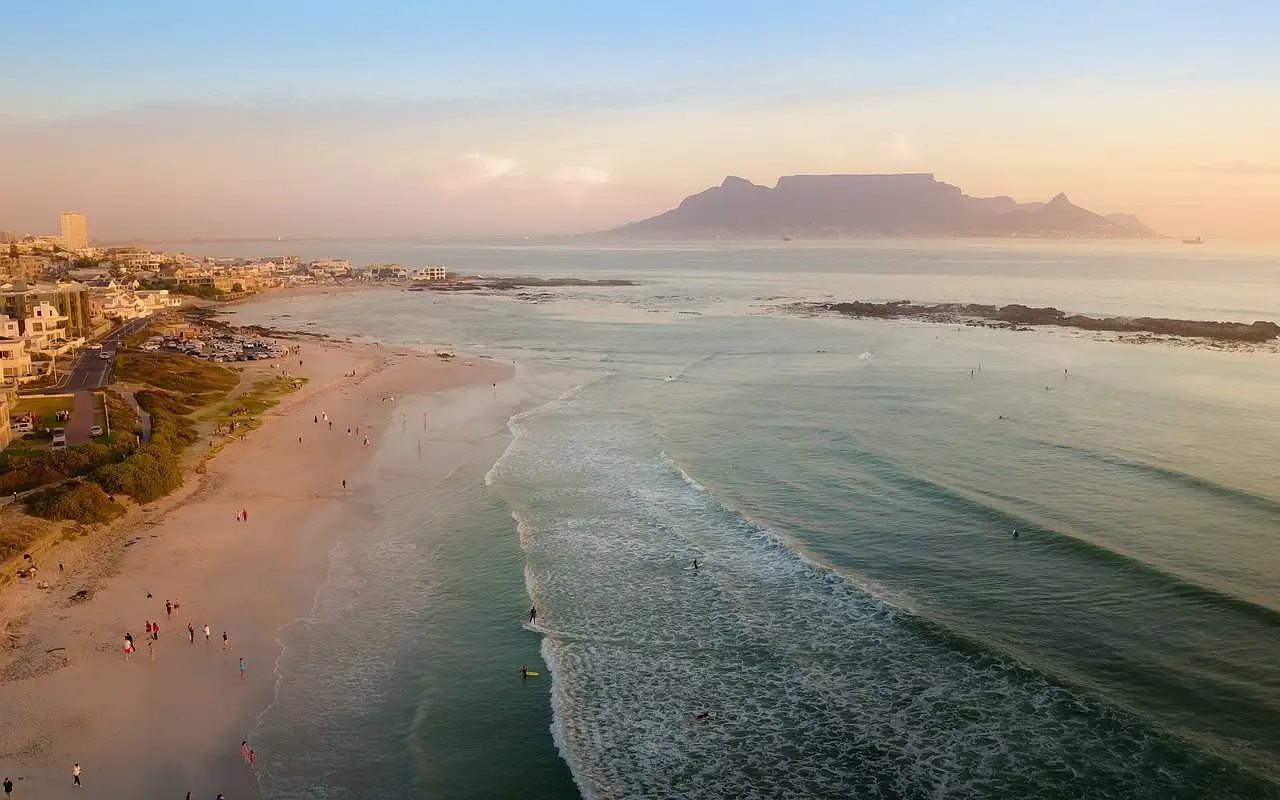 Qual cidade da África do Sul abriga Robben Island?