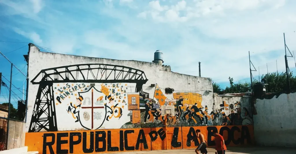 Quais cidades argentinas têm bairros coloridos como La Boca?