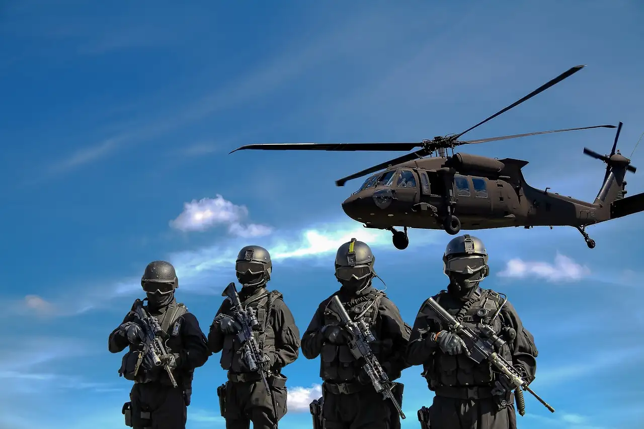 Qual o impacto da educação militar espartana nos jovens?