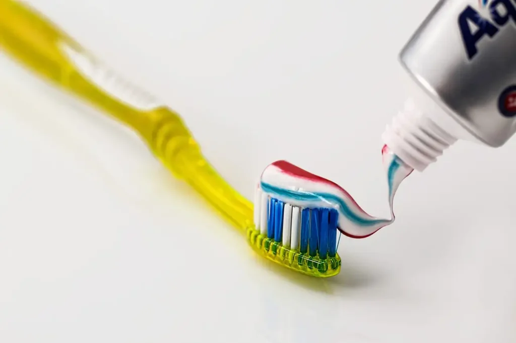 Como remover graxa de sapato com pasta de dente em tecidos?