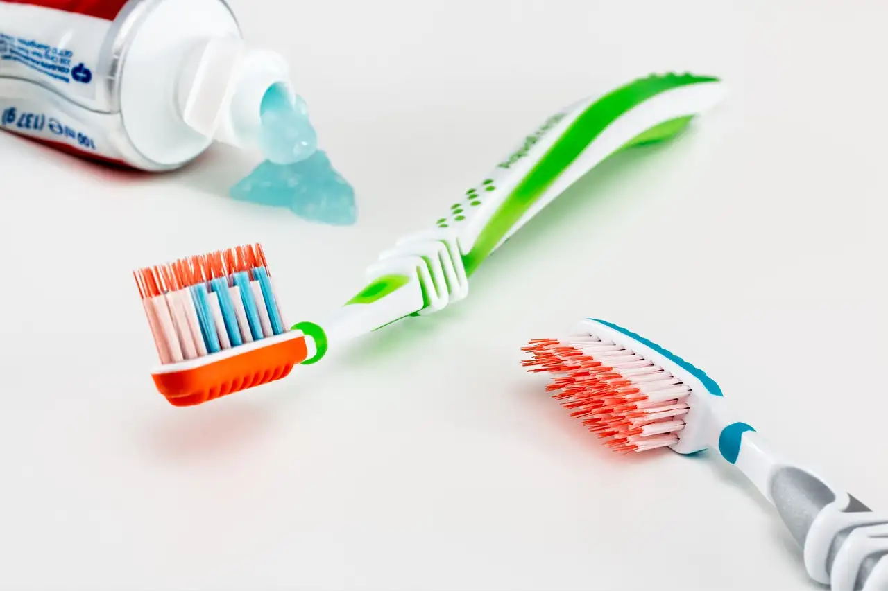 Como remover graxa de sapato com pasta de dente em tecidos?