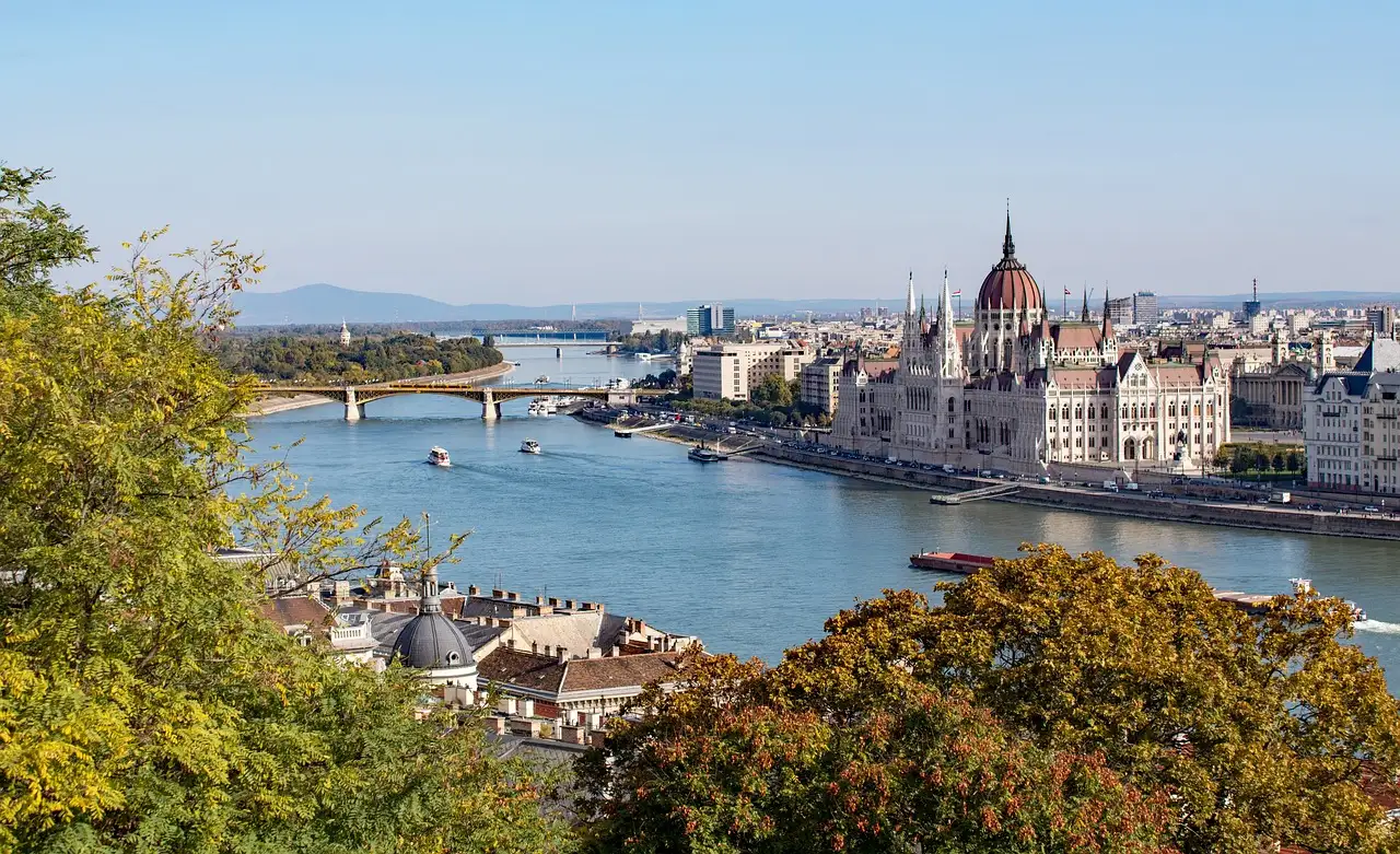 Quais são as 3 principais atrações turísticas na Hungria?