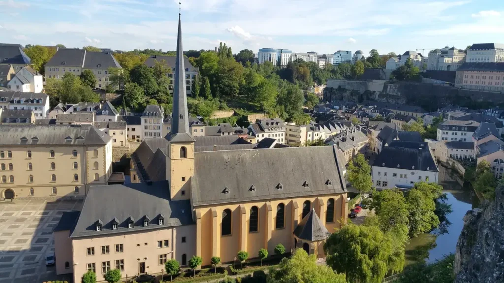 Qual é a capital de Luxemburgo e qual sua importância?