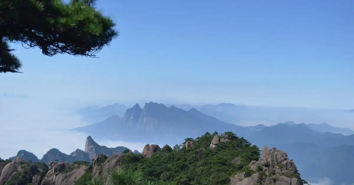 Quais trilhas explorar nas montanhas de Huangshan, China?