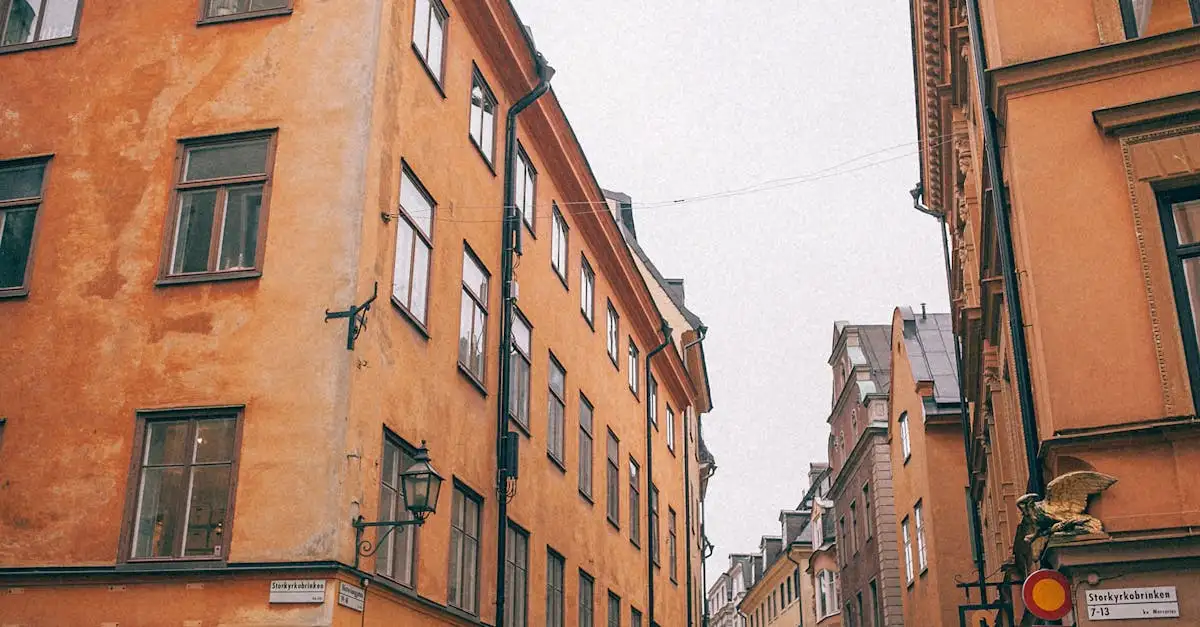 Qual cidade sueca destaca-se por seu arquipélago e história?