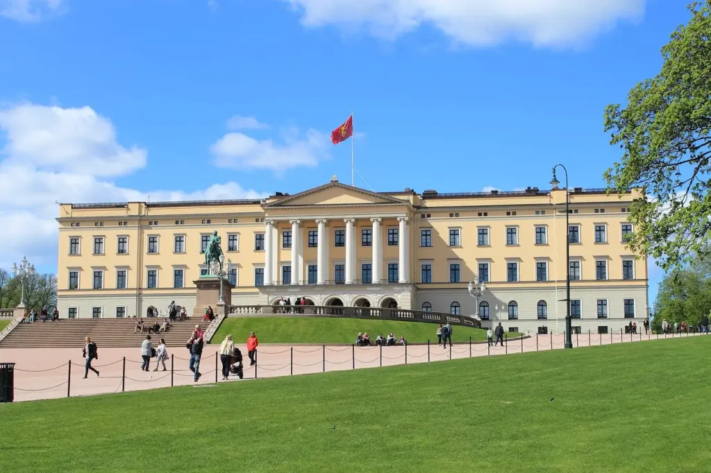 Qual é a capital da Noruega e quais suas principais características?