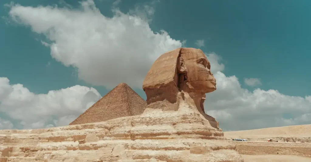 Como o Egito se unificou após a dominação dos hicsos?