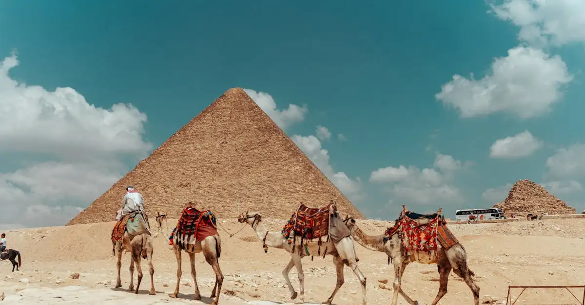 Como o Egito se unificou após a dominação dos hicsos?