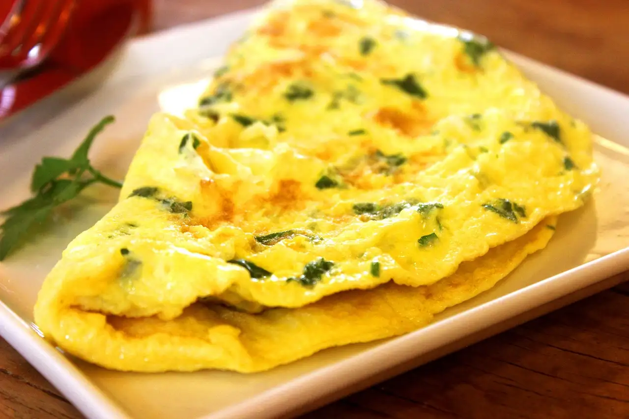 Como preparar uma omelete leve de forma simples?