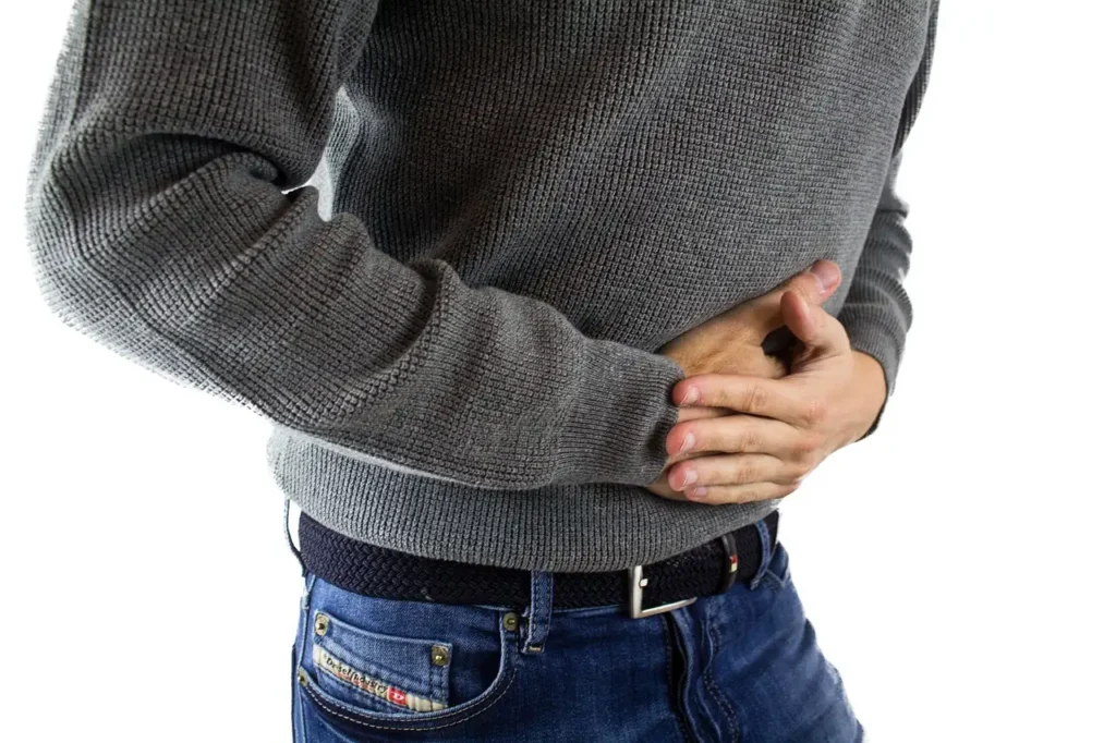 O que causa o inchaço abdominal? Descubra agora!