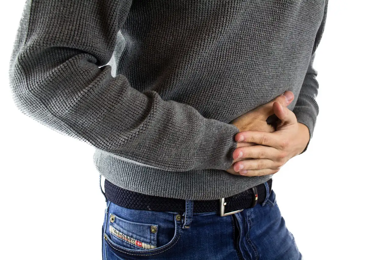 O que causa o inchaço abdominal? Descubra agora!