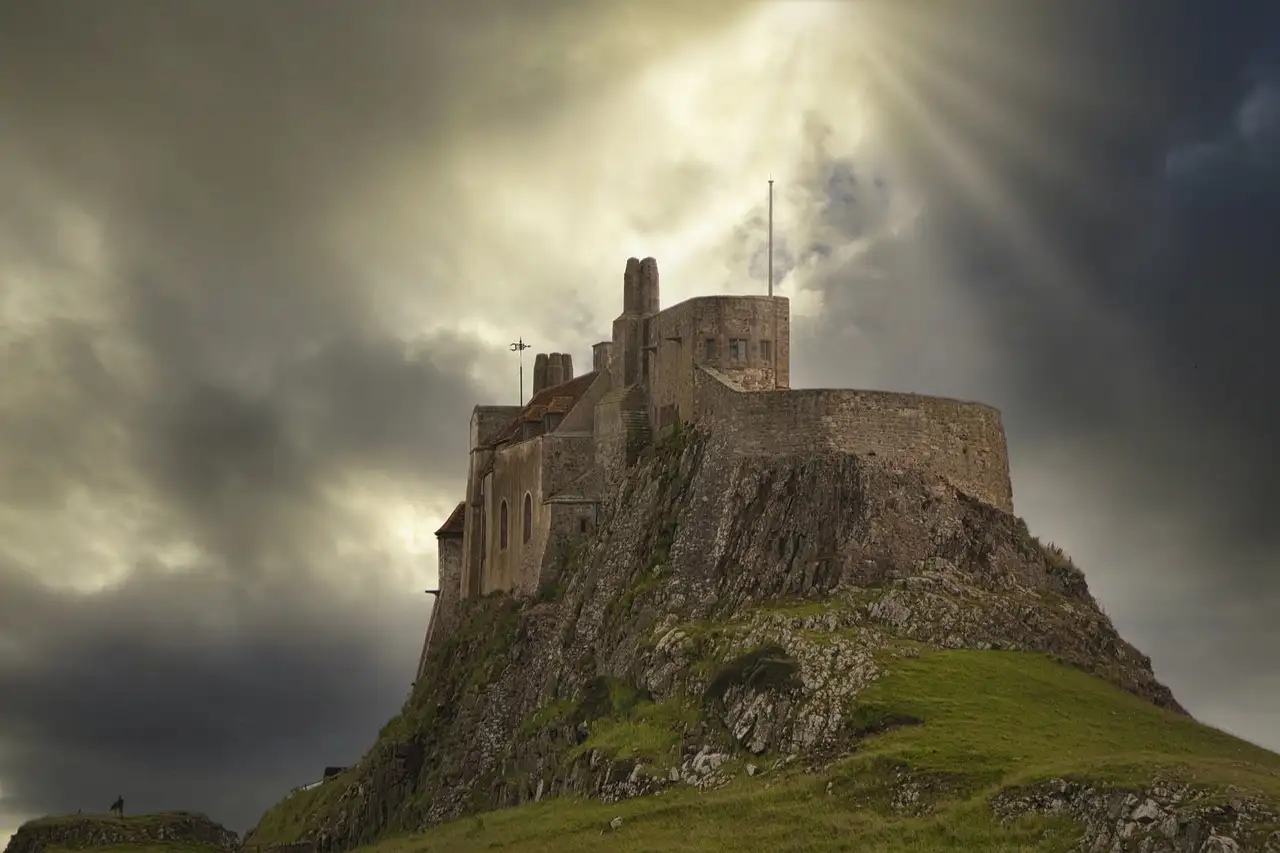 O que ocorreu no ataque a Lindisfarne em 793?
