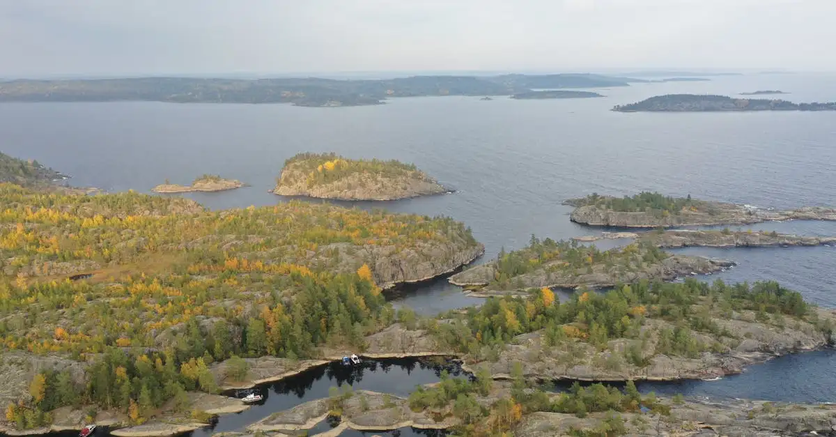 Por que o Lago Onega é famoso por suas ilhas na Rússia?