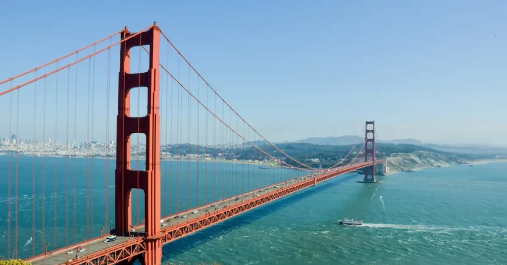 Qual cidade abriga a famosa Ponte Golden Gate?
