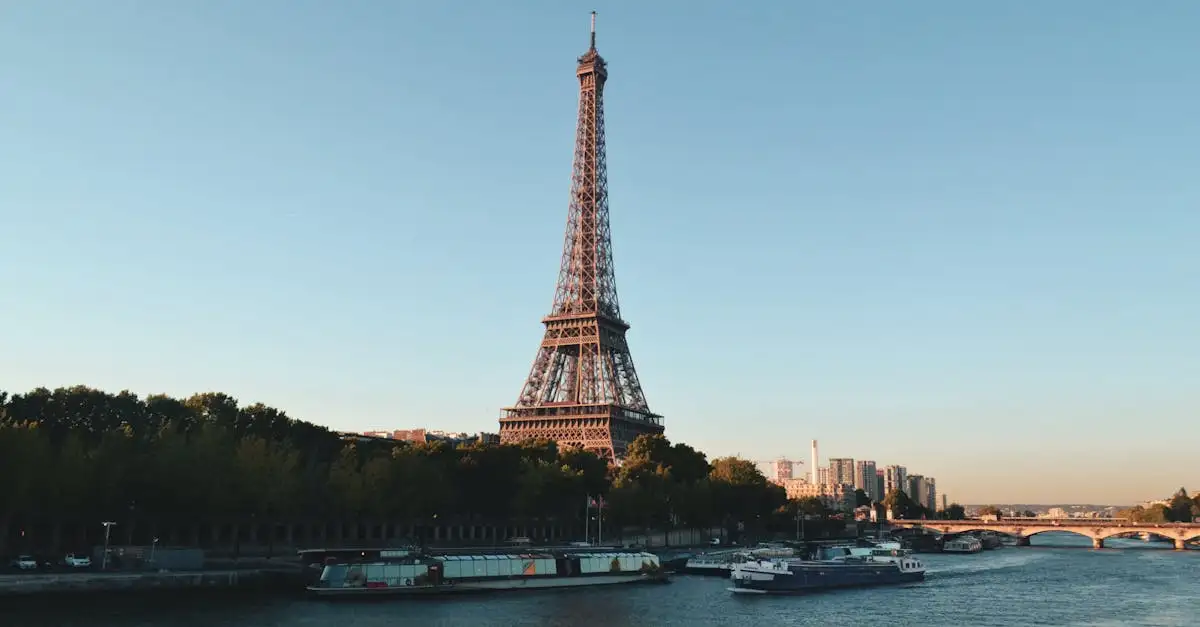 Qual cidade é lar da icônica Torre Eiffel?