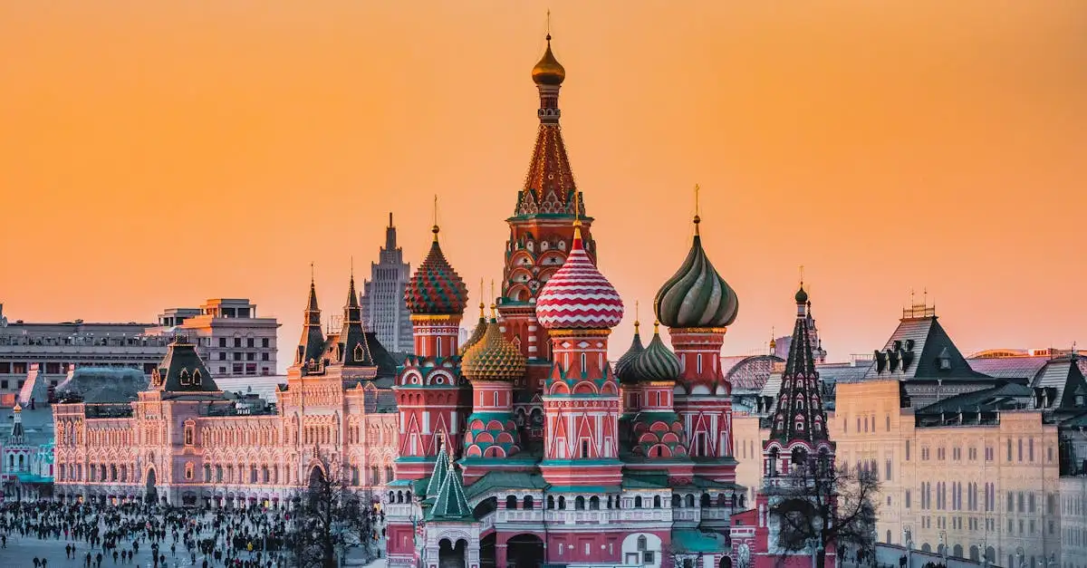 Qual é a catedral de Moscovo com cúpulas coloridas?