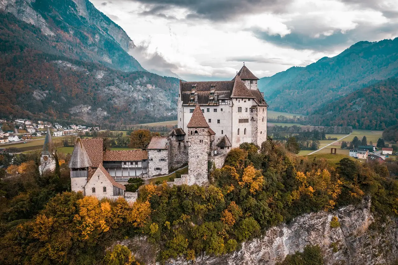 Qual é a história resumida de Liechtenstein?