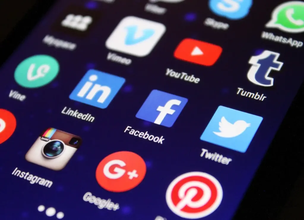 Qual era o objetivo do Facebook ao ser criado em 2004?