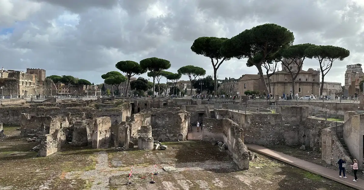 Como Constantinopla se destacava em relação a Roma?