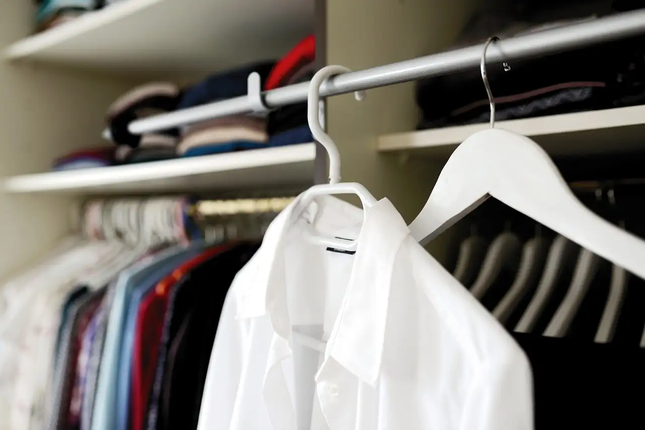 Fermento em pó pode remover manchas amarelas de roupas?