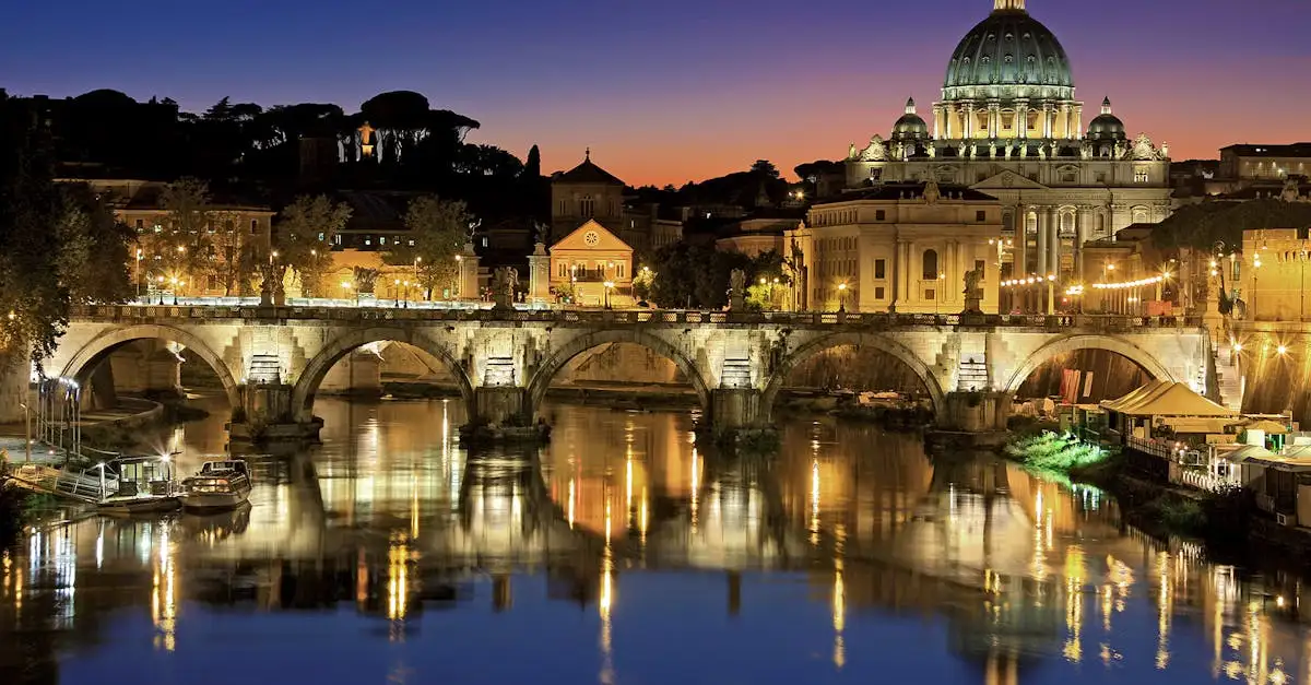 Qual cidade é conhecida por abrigar o Vaticano?