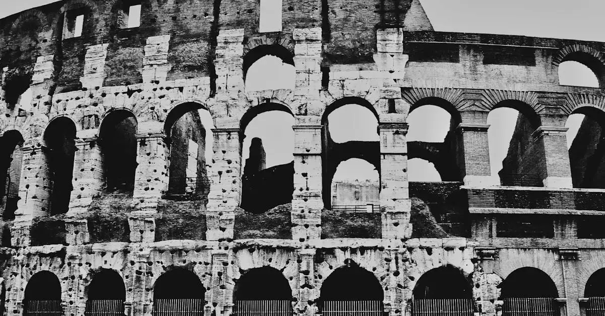 Qual civilização ergueu o Coliseu em Roma?