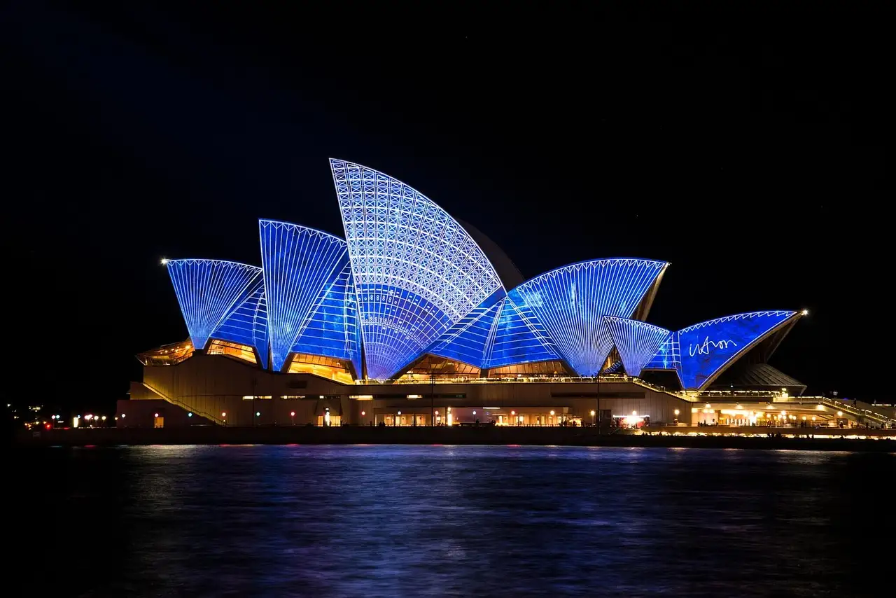 Qual é a capital da Austrália e por que foi escolhida?