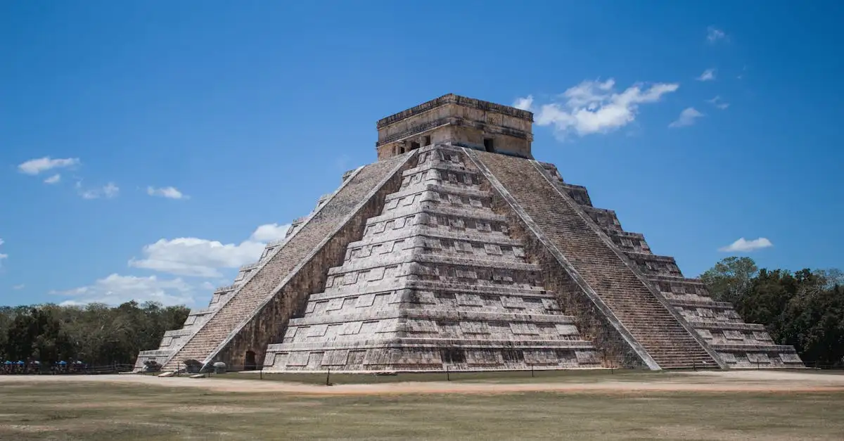 Qual é a famosa pirâmide de escadas no México?