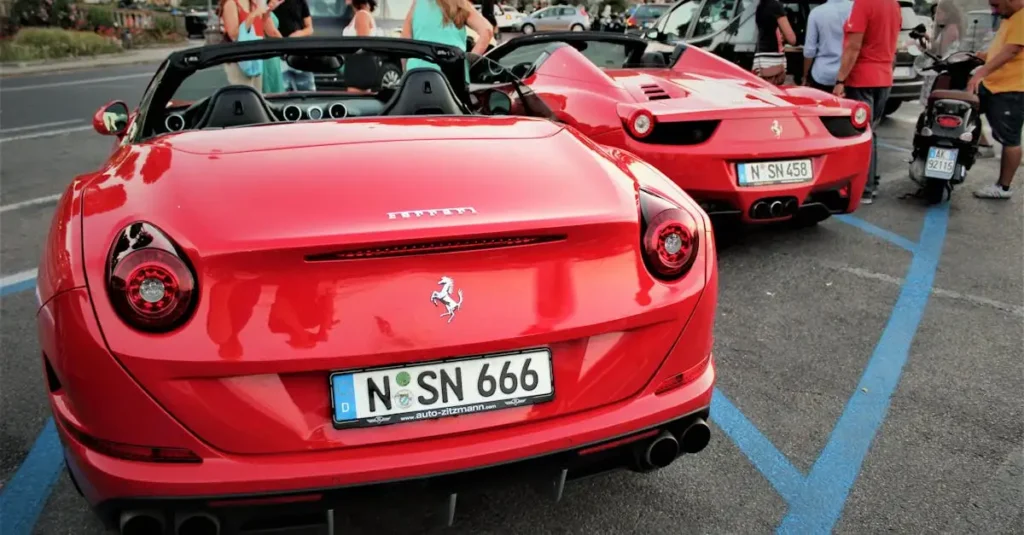 Qual é a fascinante história da marca Ferrari na Itália?