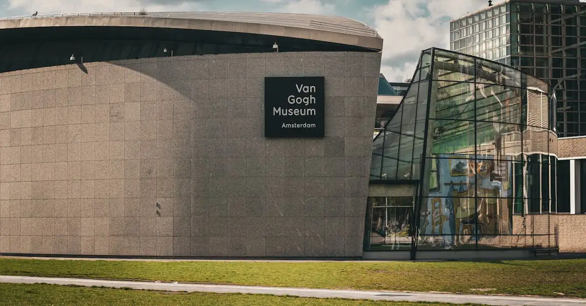 Quem é o artista por trás de Flores de Amendoeira?