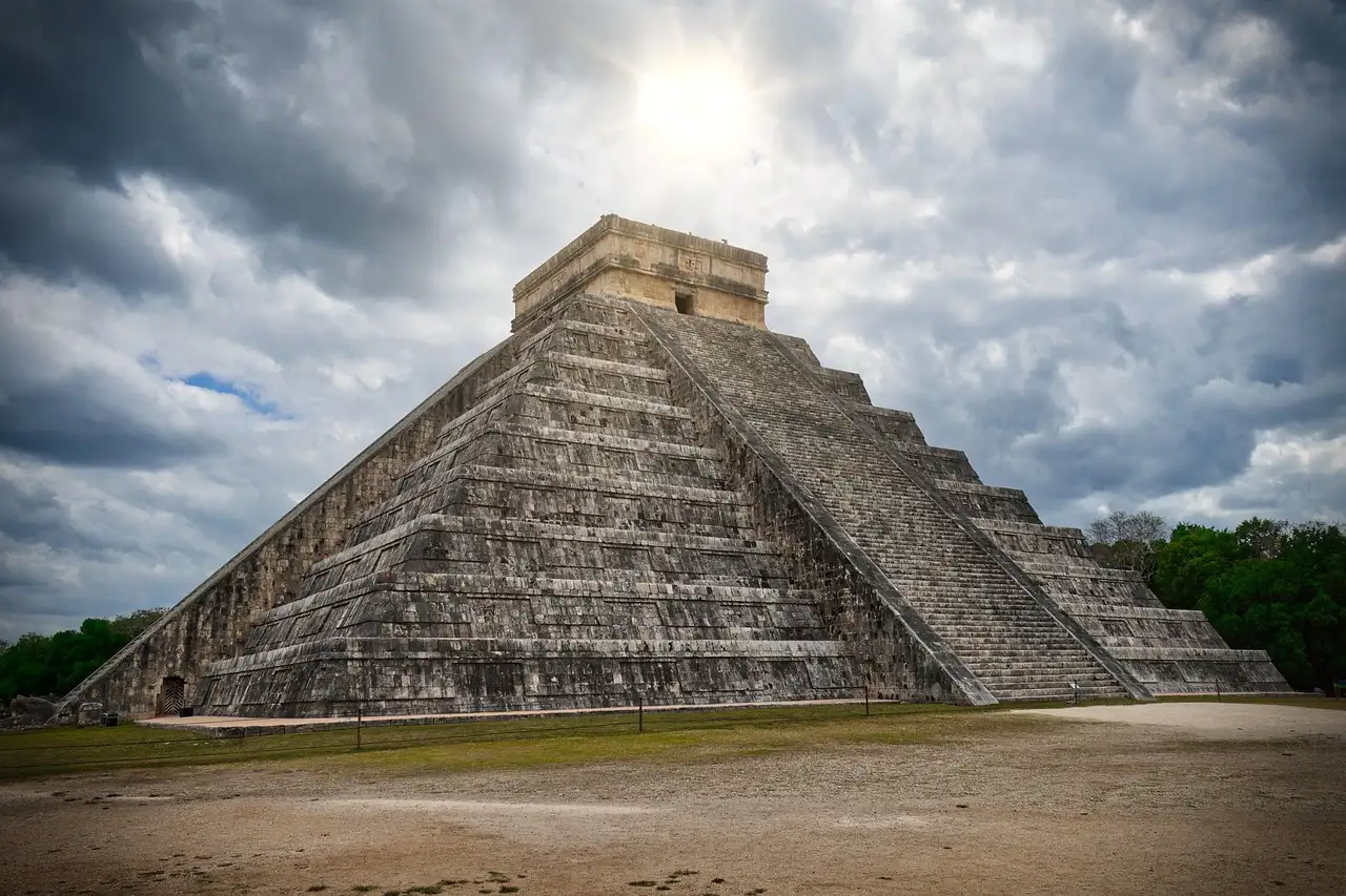 O que são sacrifícios humanos e por que os maias os praticavam?