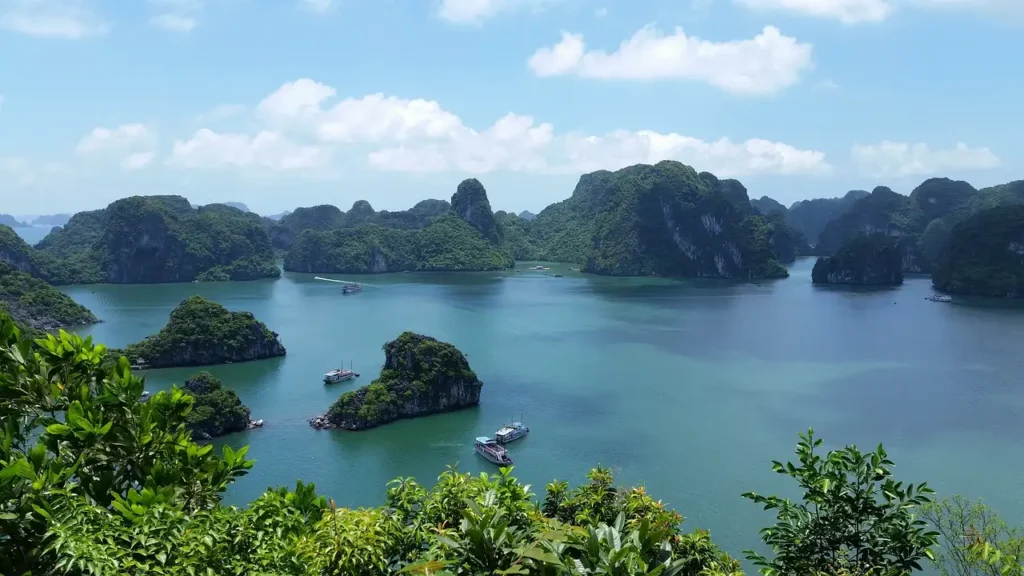 Por que a Baía de Halong é tão famosa no Vietnã?