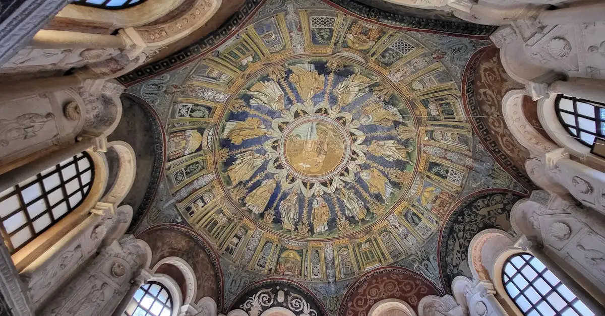 Por que Ravena é famosa por seus mosaicos históricos?