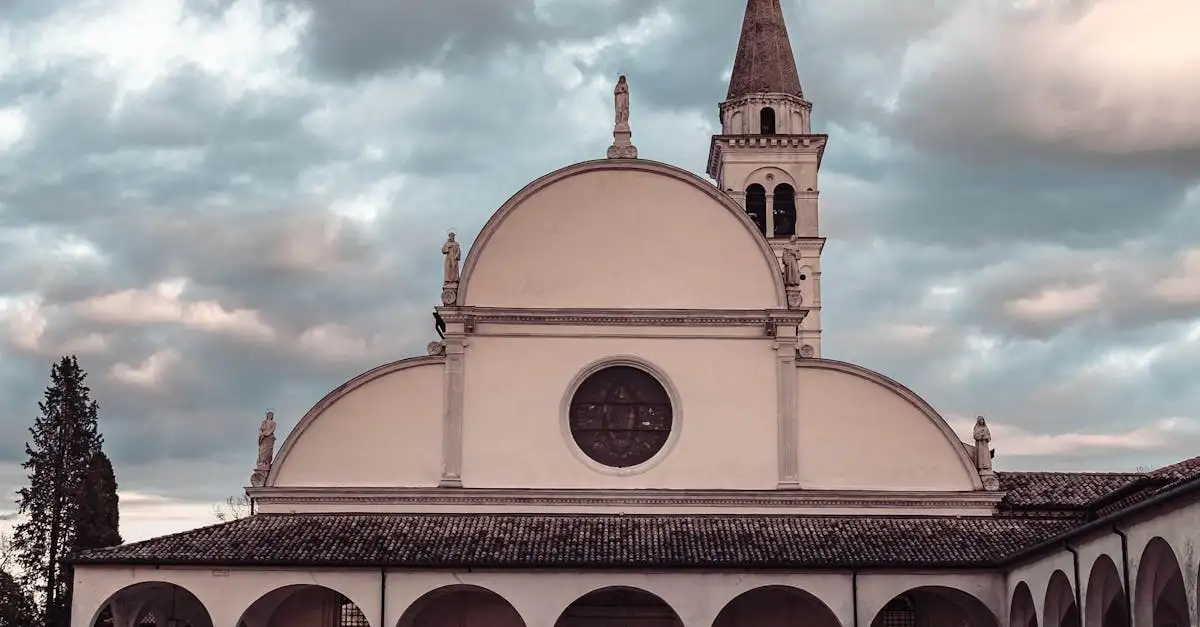 Qual cidade italiana é famosa pela arte renascentista?