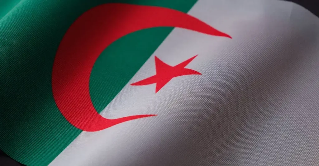 Qual colônia francesa na África do Norte se tornou independente em 1962?
