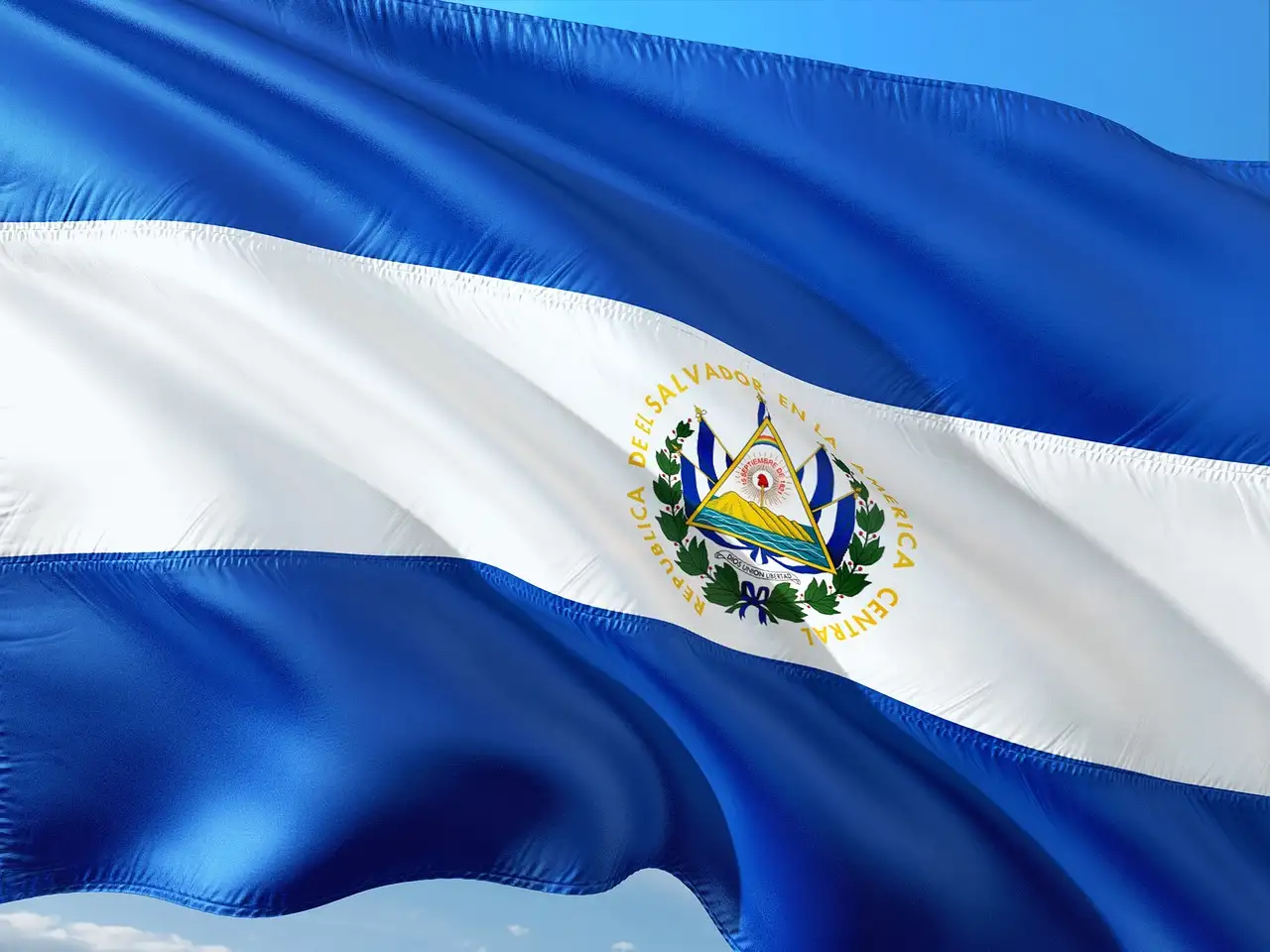 Qual é a história resumida de El Salvador?