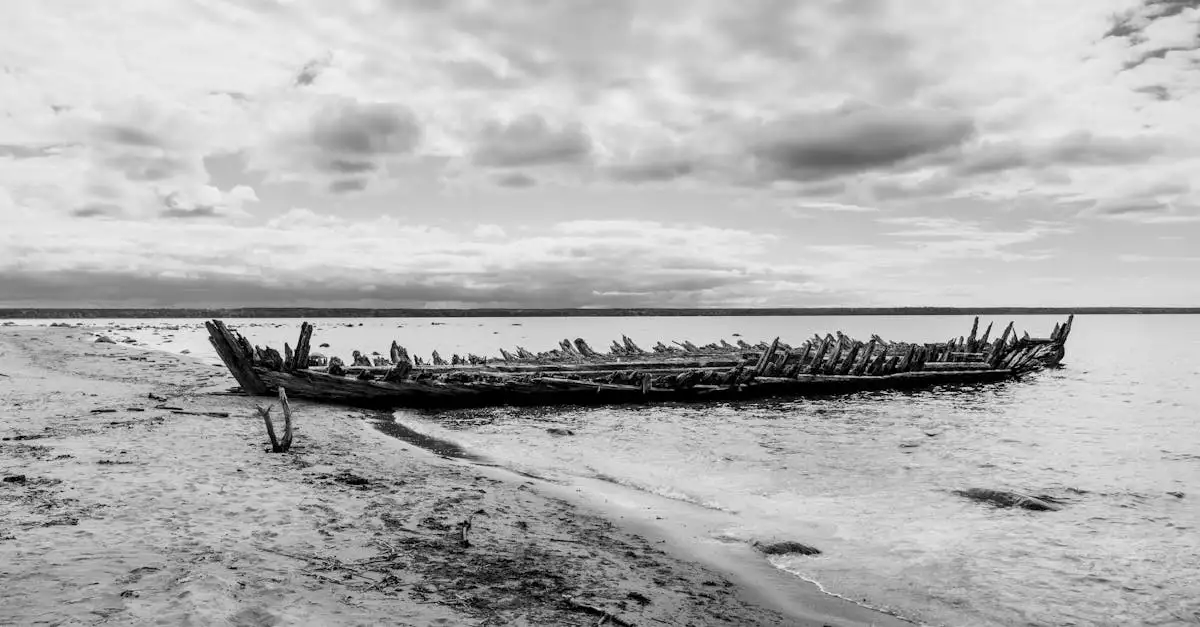 Qual o papel do navio Naglfar na mitologia de Ragnarök?