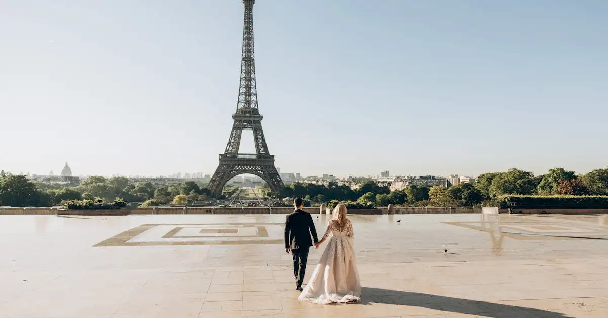 Qual cidade abriga a famosa Torre Eiffel?